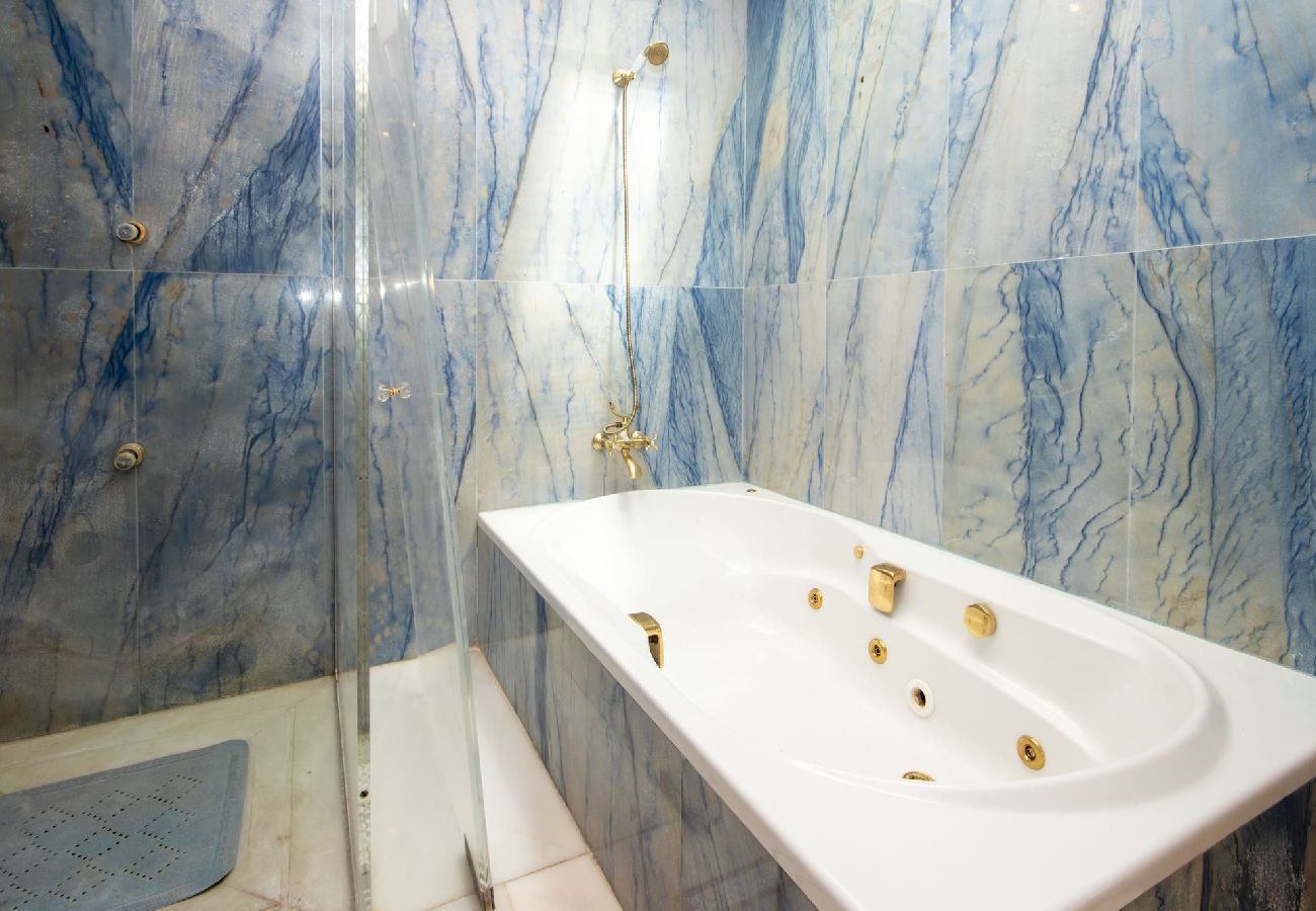 Villa in Mijas Costa - 7 Bed Villa with amazing facilities in Mijas Golf 