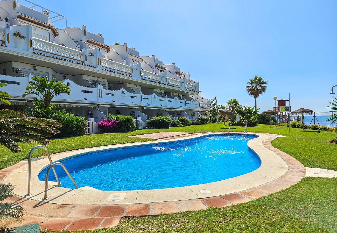 Apartment in Mijas Costa - Sea view beachfront penthouse with BBQ 