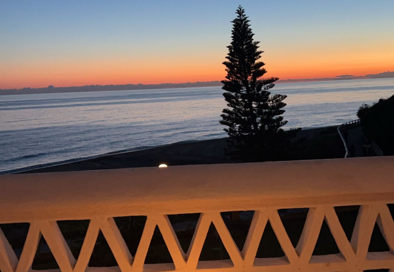 Apartment in Mijas Costa - Sea view beachfront penthouse with BBQ 