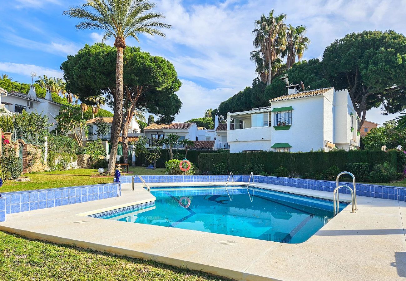 Townhouse in Mijas Costa - Two bed House in Calahonda just 1km to the beach 