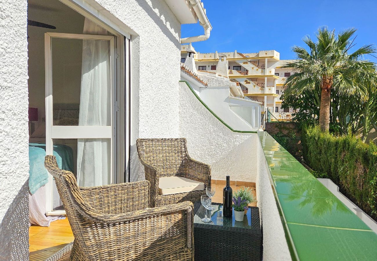 Townhouse in Mijas Costa - Two bed House in Calahonda just 1km to the beach 