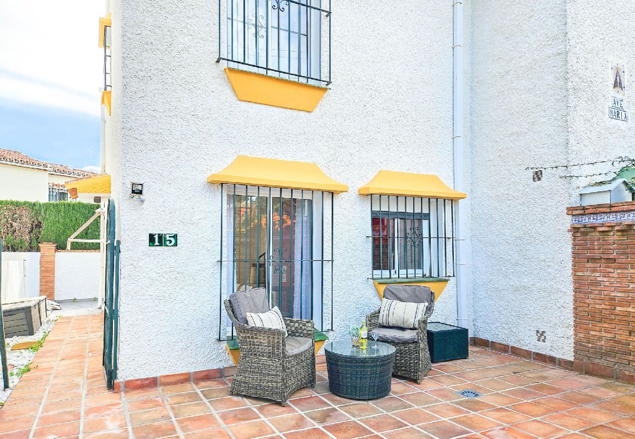 Townhouse in Mijas Costa - Two bed House in Calahonda just 1km to the beach 