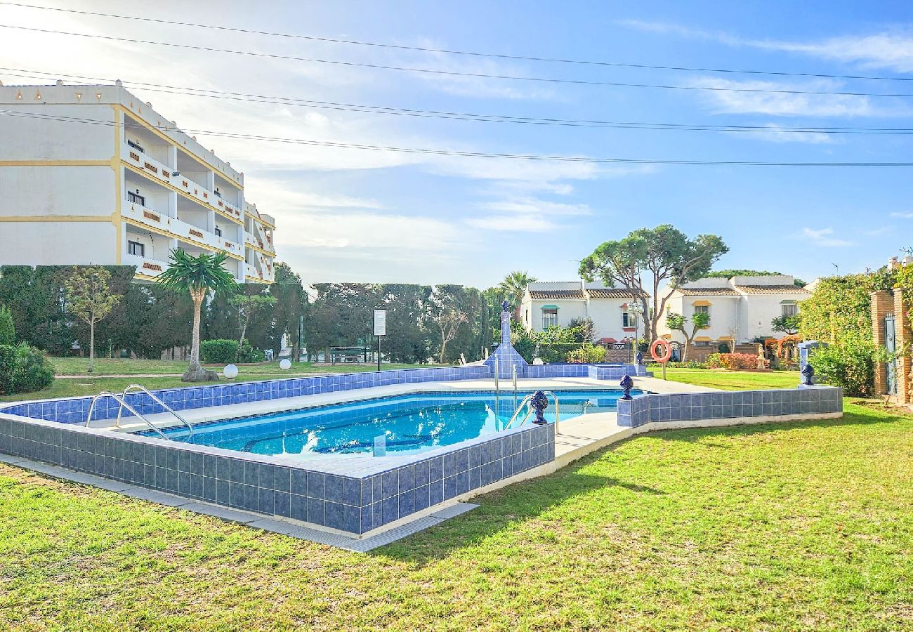 Townhouse in Mijas Costa - Two bed House in Calahonda just 1km to the beach 