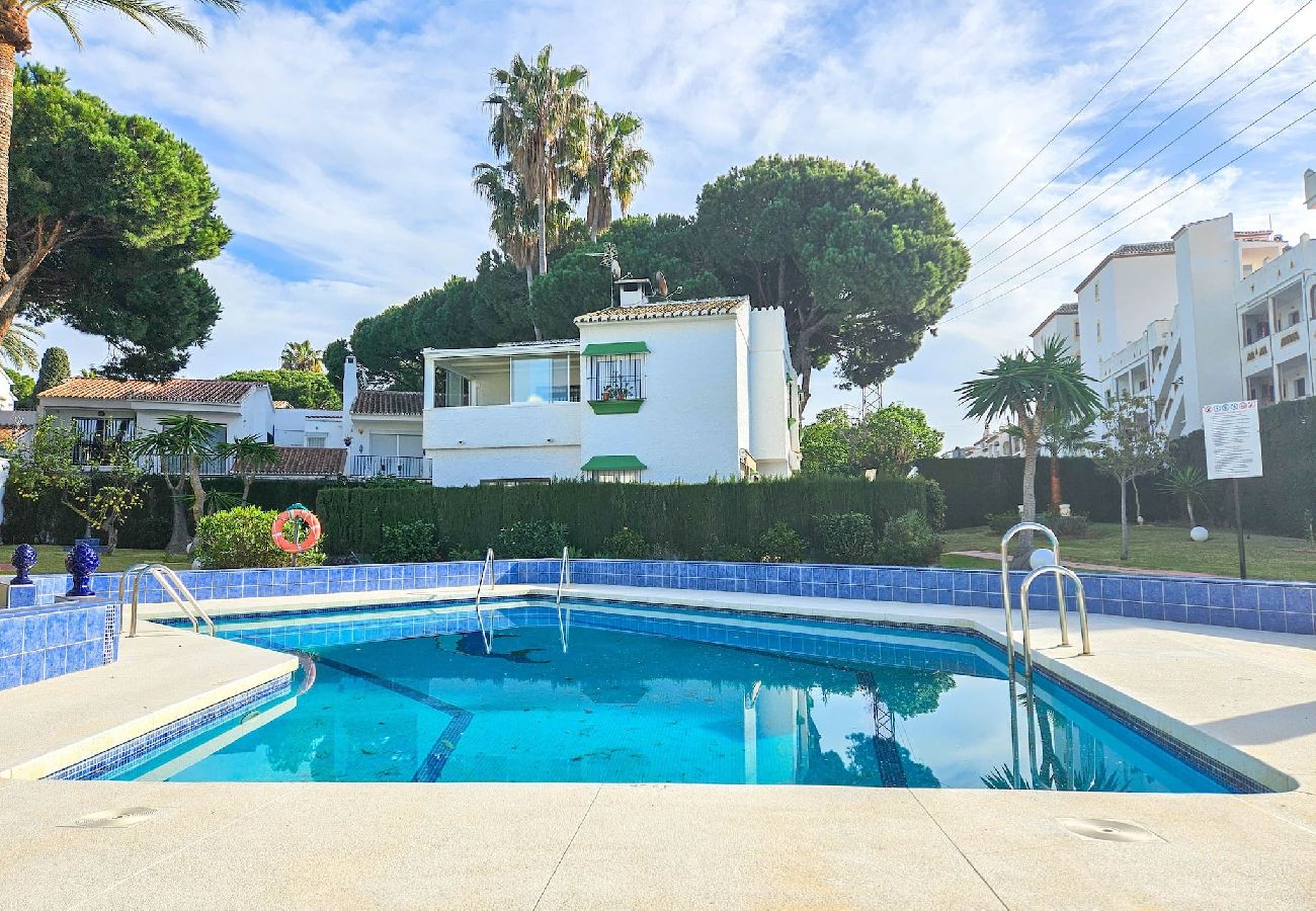 Townhouse in Mijas Costa - Two bed House in Calahonda just 1km to the beach 