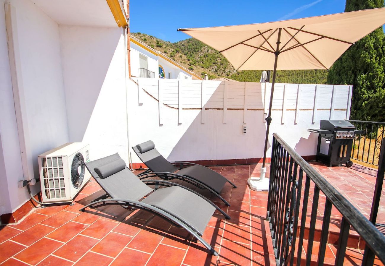 Townhouse in Mijas Costa - Four bedroom townhouse in Benalmadena with BBQ 