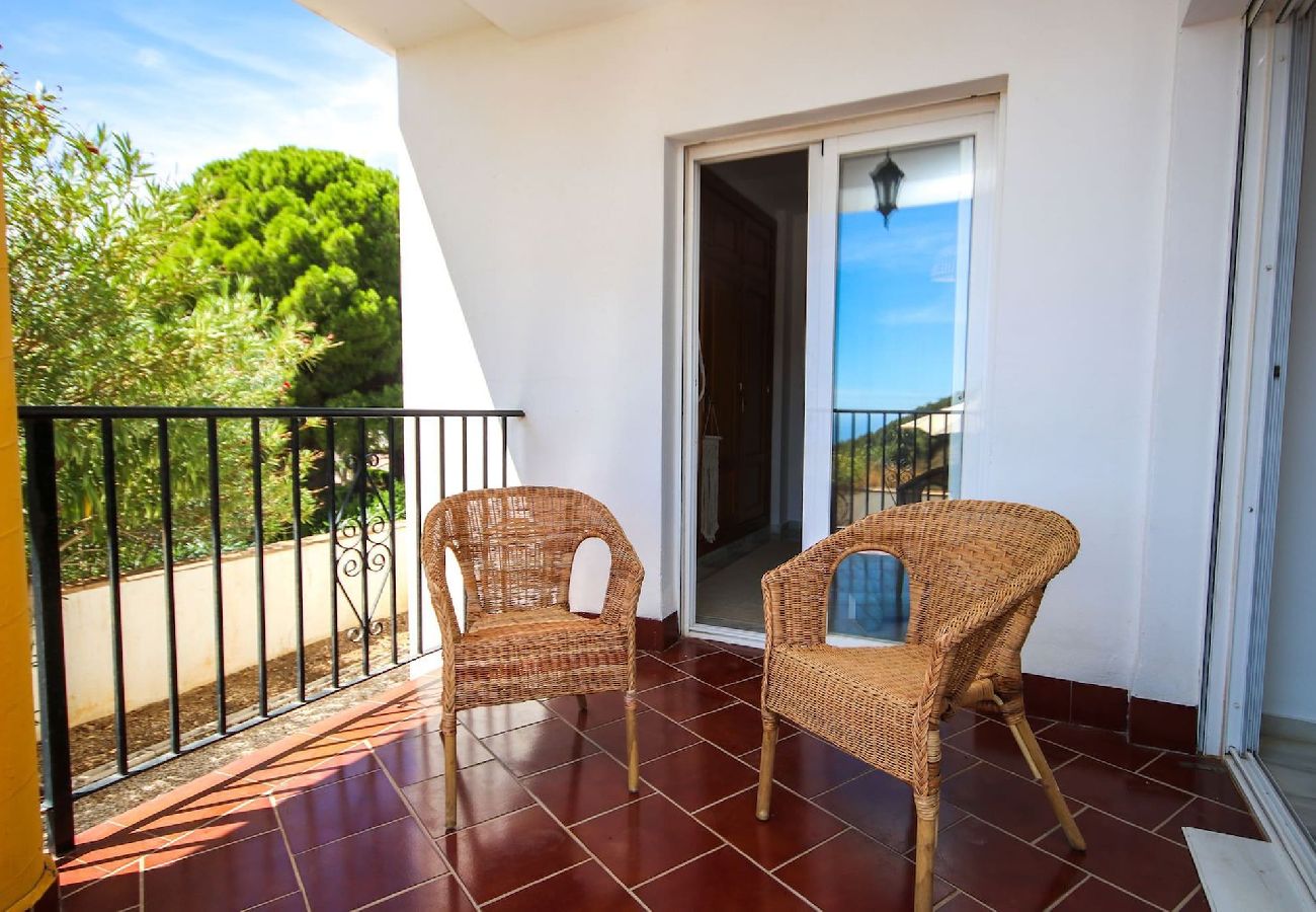 Townhouse in Mijas Costa - Four bedroom townhouse in Benalmadena with BBQ 