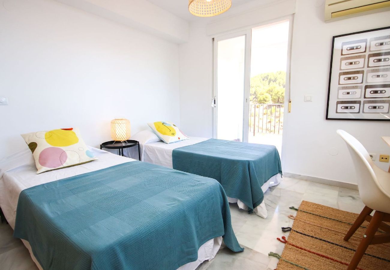 Townhouse in Mijas Costa - Four bedroom townhouse in Benalmadena with BBQ 