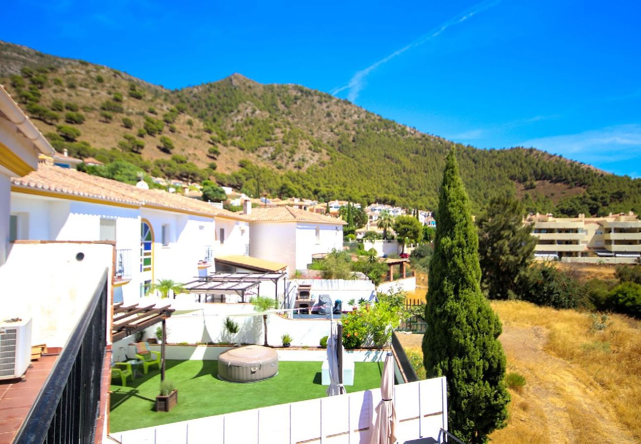 Townhouse in Mijas Costa - Four bedroom townhouse in Benalmadena with BBQ 