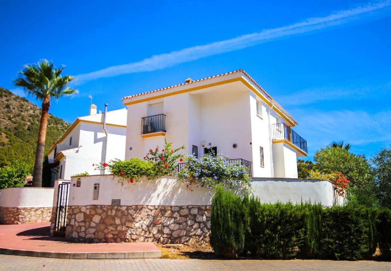 Townhouse in Mijas Costa - Four bedroom townhouse in Benalmadena with BBQ 