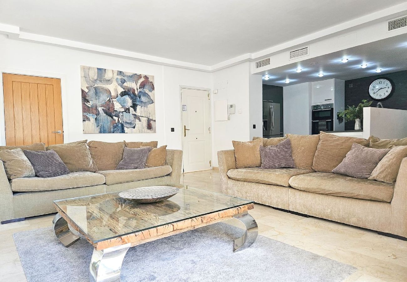 Apartment in Mijas Costa - Amazing 4 bedroom penthouse in El Faro 