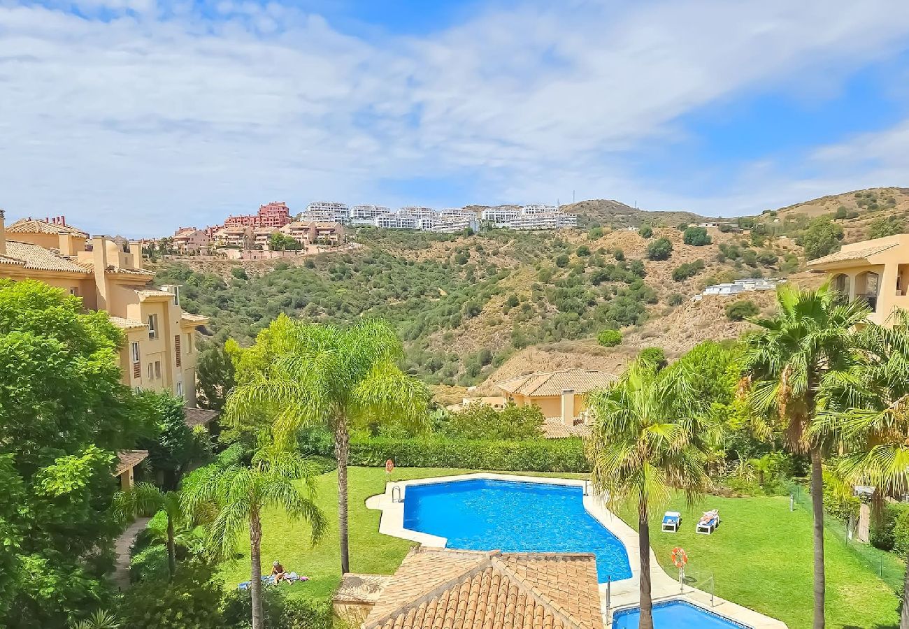 Apartment in Mijas Costa - 1 bed penthouse apt in Calahonda 