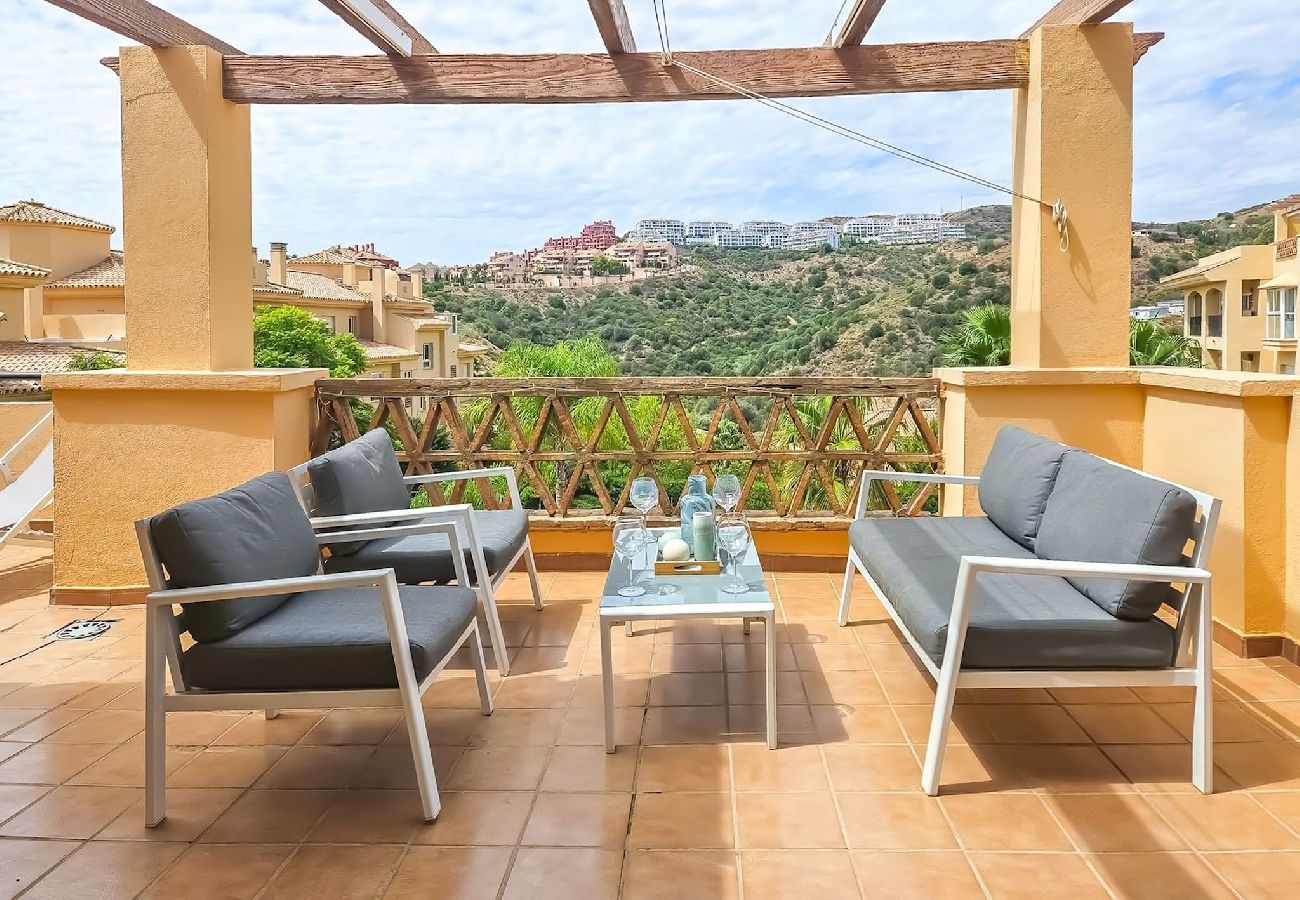 Apartment in Mijas Costa - 1 bed penthouse apt in Calahonda 