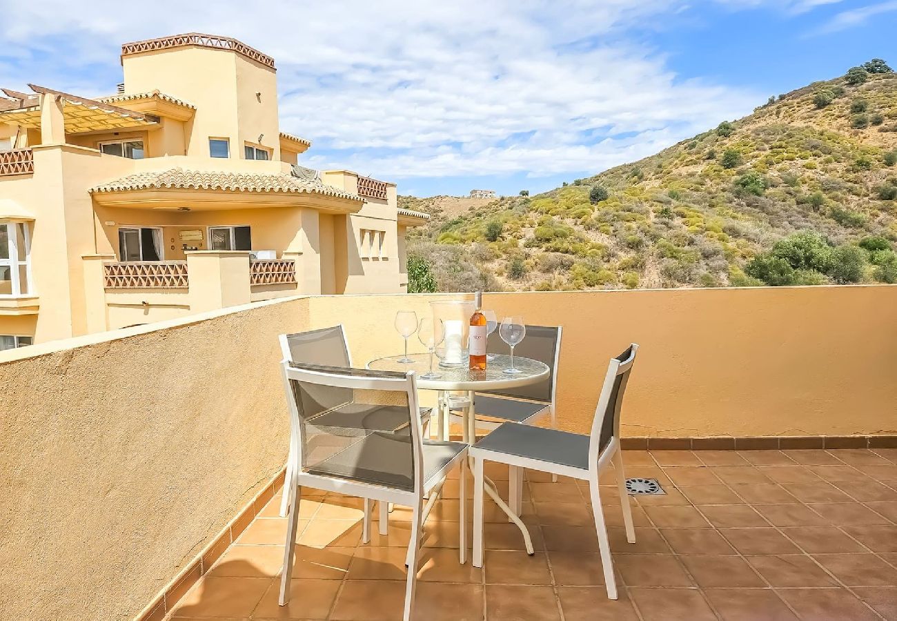 Apartment in Mijas Costa - 1 bed penthouse apt in Calahonda 