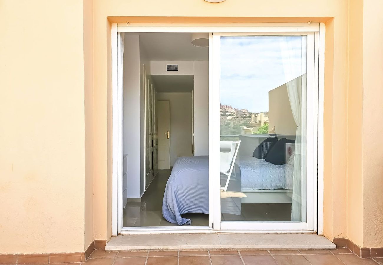 Apartment in Mijas Costa - 1 bed penthouse apt in Calahonda 