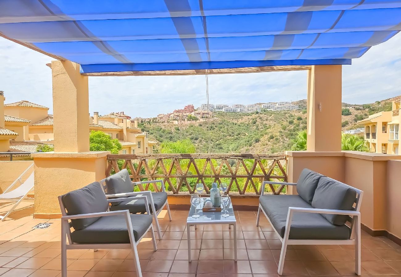 Apartment in Mijas Costa - 1 bed penthouse apt in Calahonda 