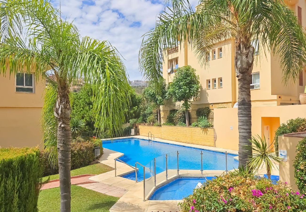 Apartment in Mijas Costa - 1 bed penthouse apt in Calahonda 