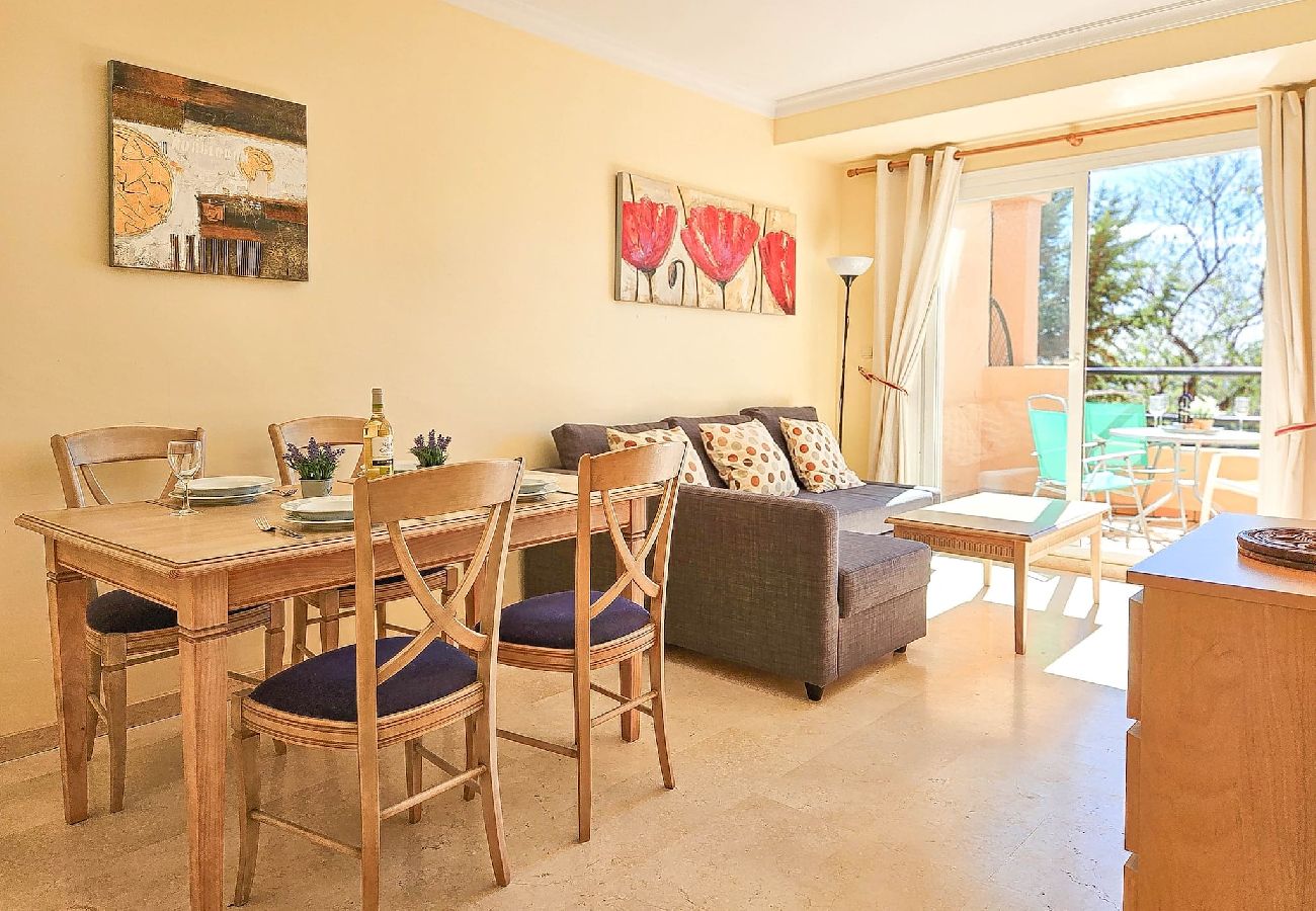 Apartment in Marbella - 1 bed in Los Lagos de Santa Maria, Elviria 