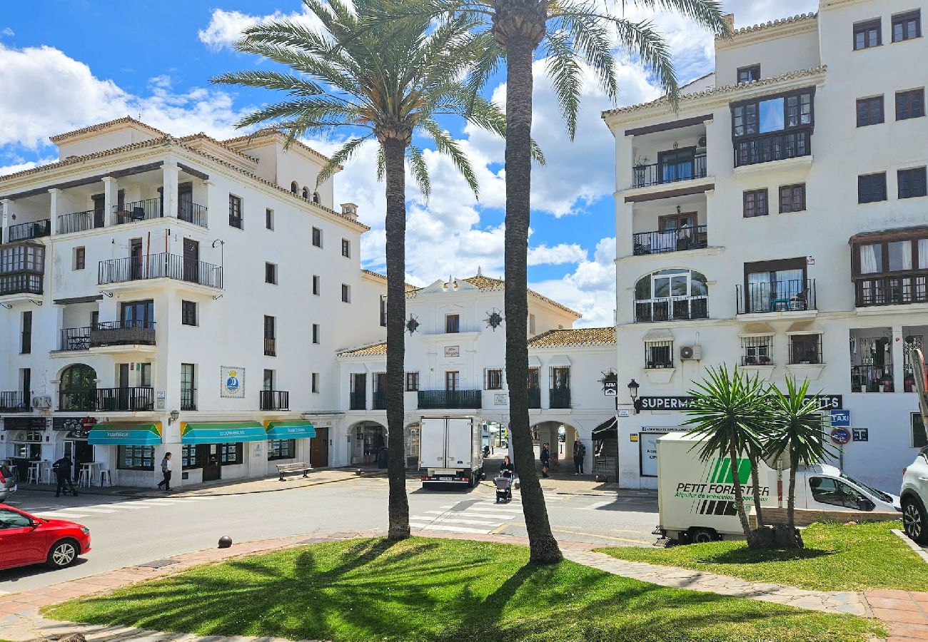 Apartment in Manilva - Overlooking Puerto de Duquesa marina 