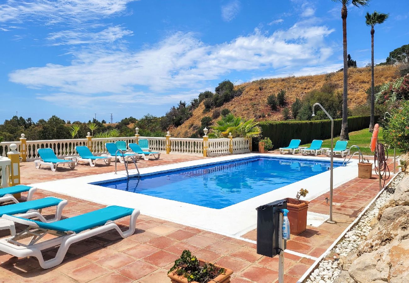 Villa in Mijas Costa - 3 bed villa - shared pool @ Jardines de la Suerte 