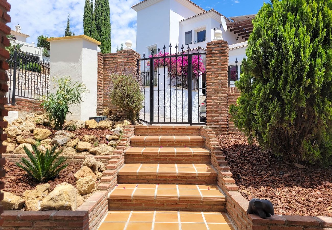 Villa in Mijas Costa - 3 bed villa - shared pool @ Jardines de la Suerte 