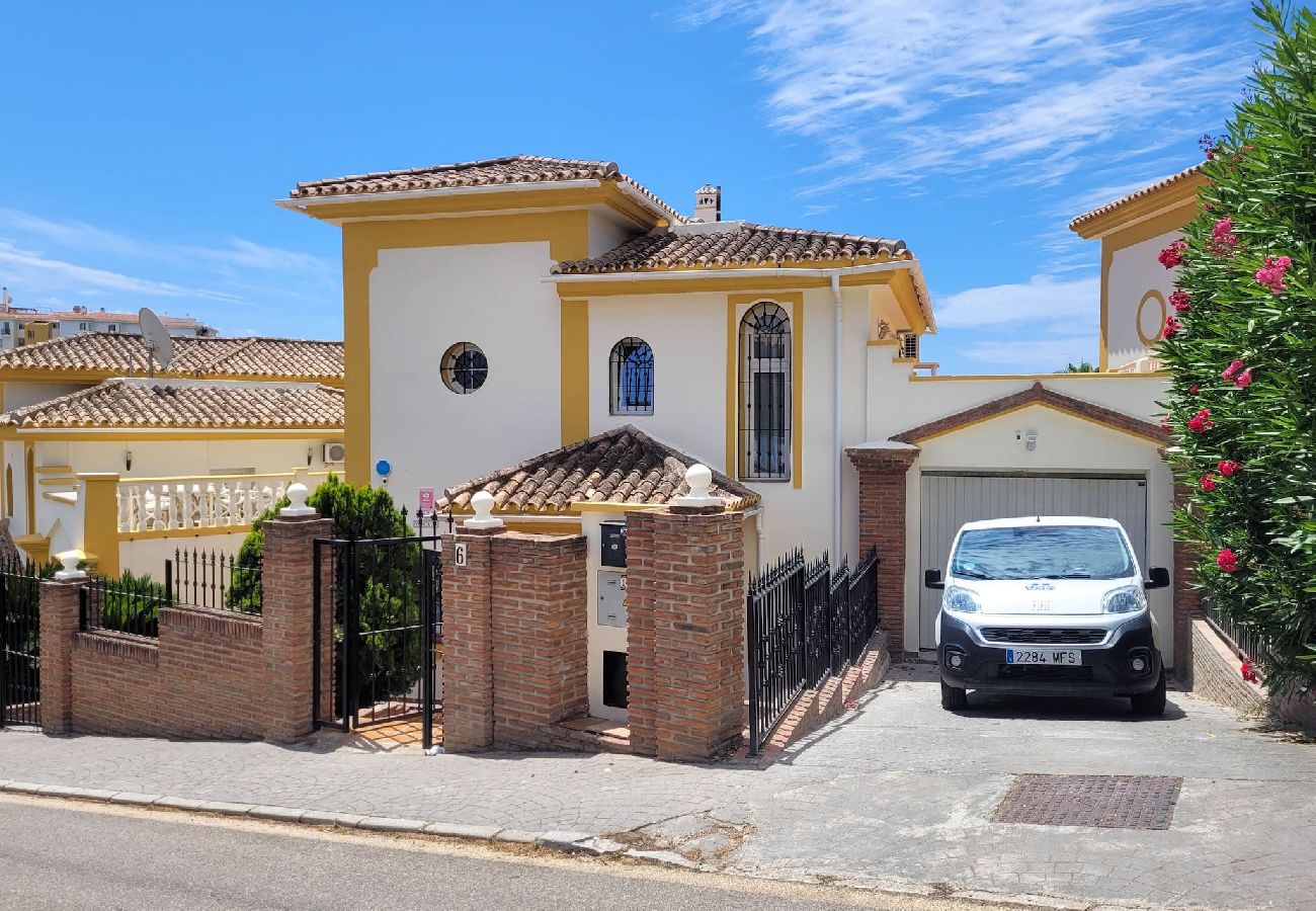 Villa in Mijas Costa - 3 bed villa - shared pool @ Jardines de la Suerte 