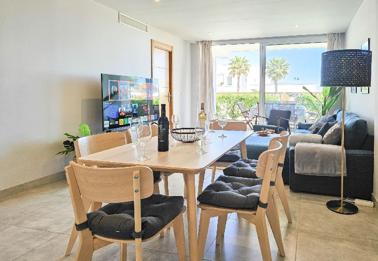 Apartment in La Cala de Mijas - Modern 3 bed garden apt next to pool Casa Banderas 