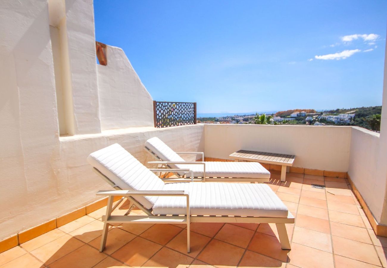 Apartment in Estepona - 2 bed penthouse Sunset Golf La Resina Estepona 