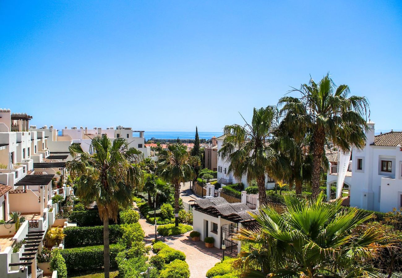 Apartment in Estepona - 2 bed penthouse Sunset Golf La Resina Estepona 