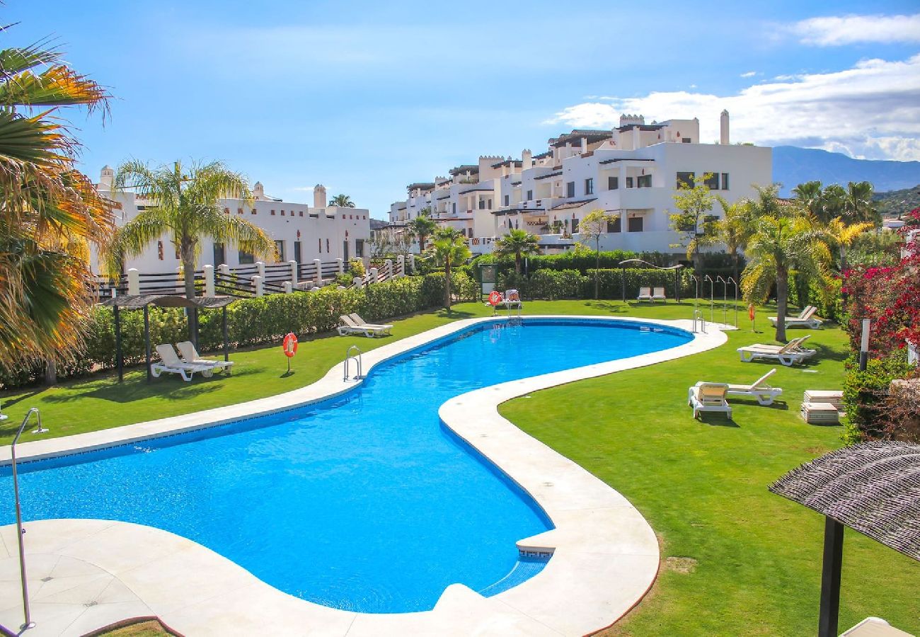 Apartment in Estepona - 2 bed penthouse Sunset Golf La Resina Estepona 