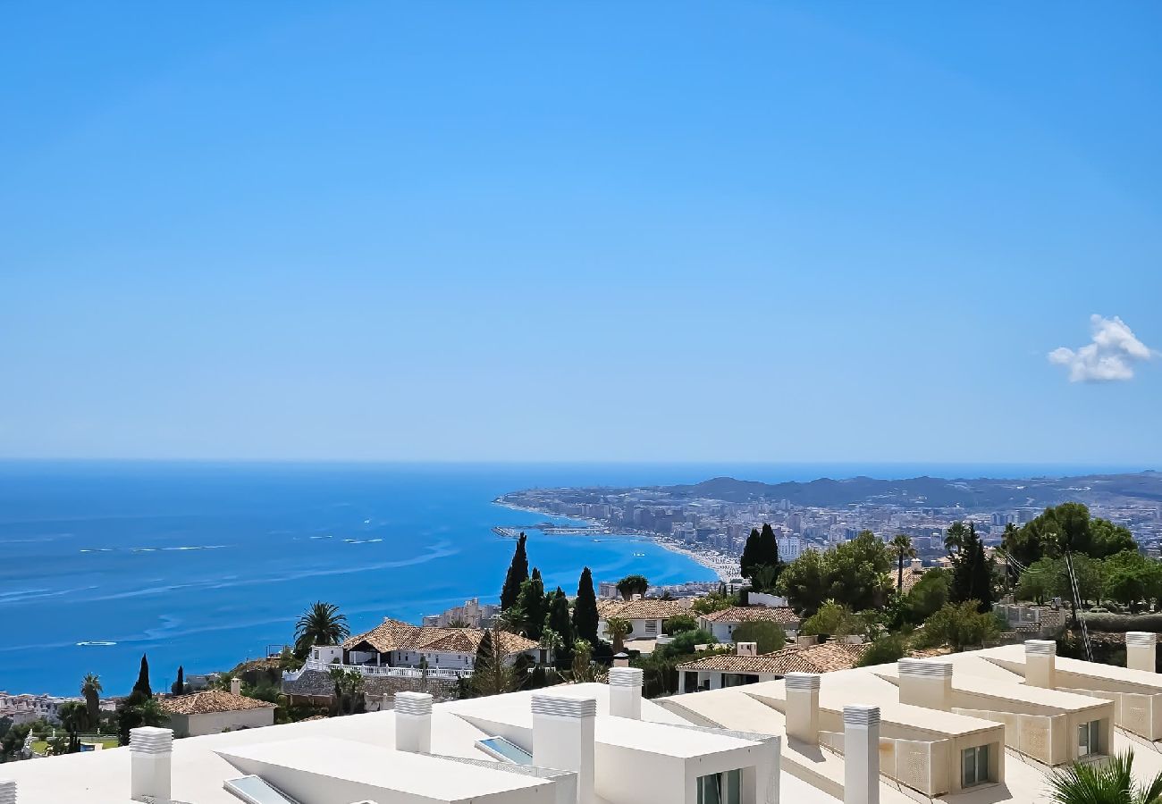 Apartment in Benalmádena - Amazing sea views Stupa hills 