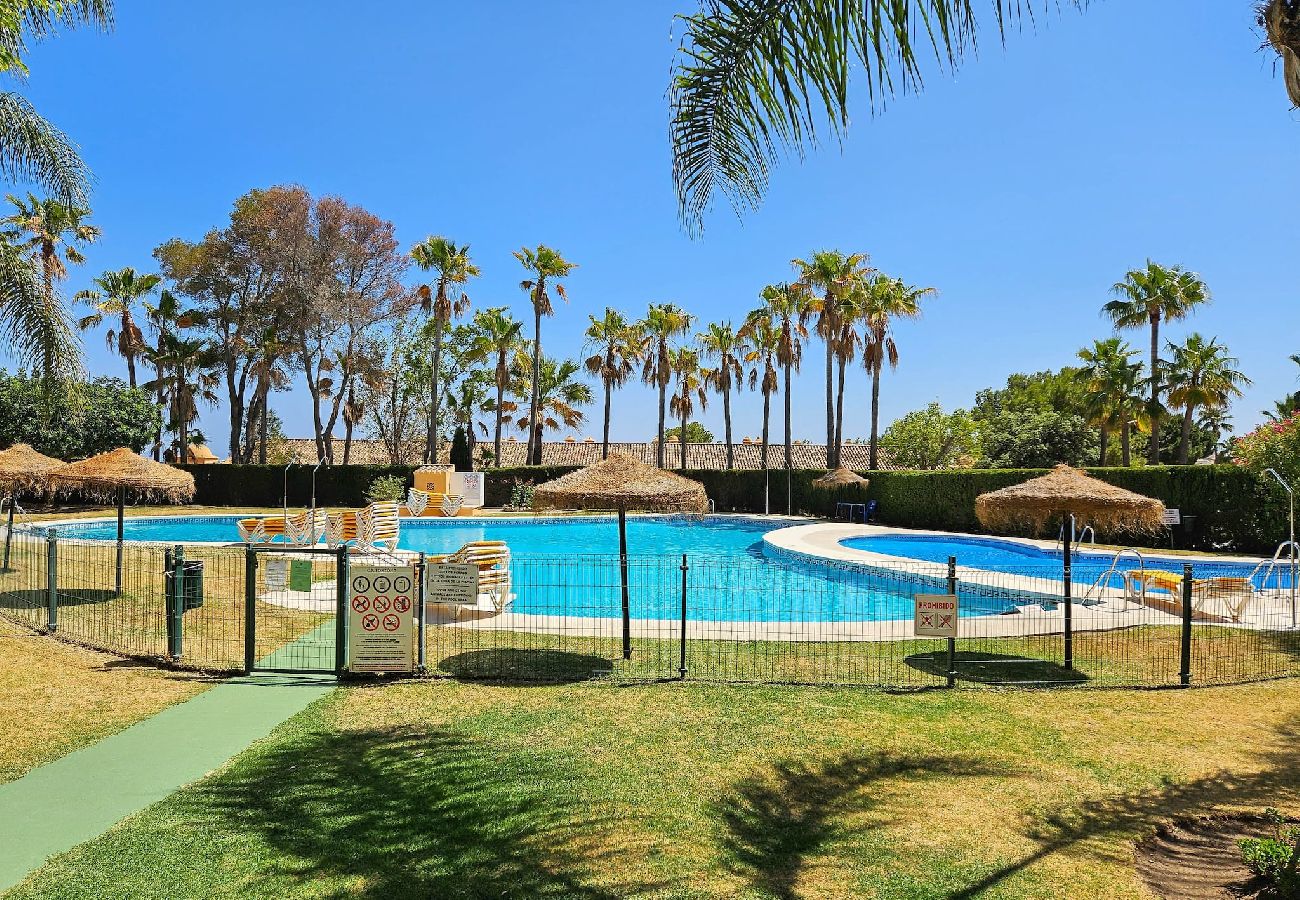 Apartment in Mijas Costa - 3 bedroom penthouse apartment in Calahonda 