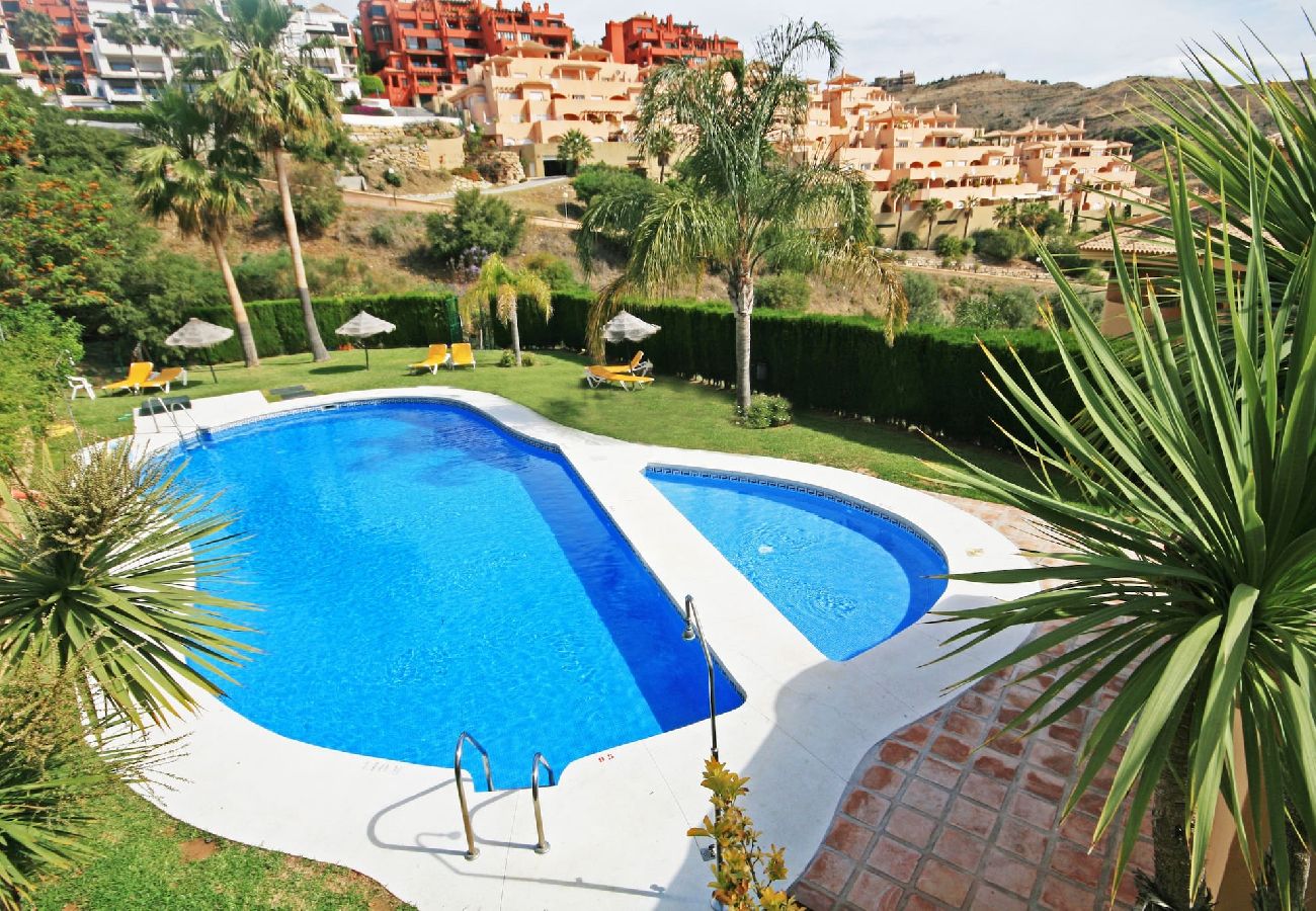 Apartment in Mijas Costa - 3 bedroom penthouse apartment in Calahonda 