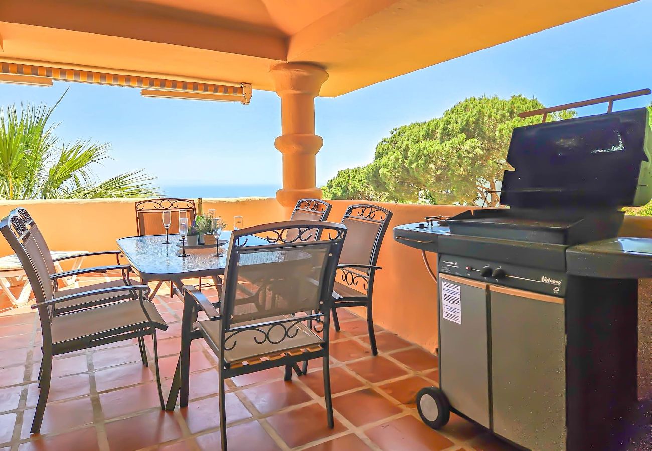 Apartment in Mijas Costa - 3 bedroom penthouse apartment in Calahonda 