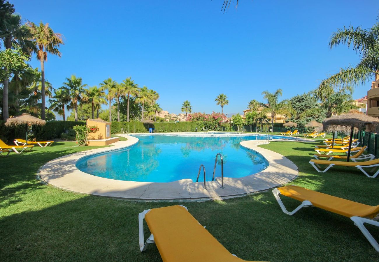 Apartment in Mijas Costa - 3 bedroom penthouse apartment in Calahonda 