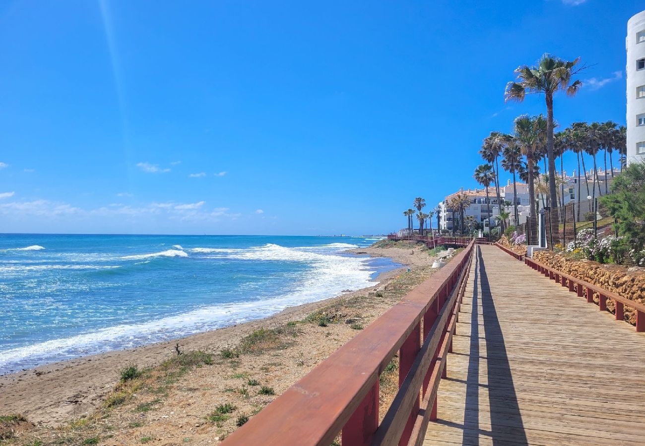 Apartment in Mijas Costa - 3 bedroom penthouse apartment in Calahonda 