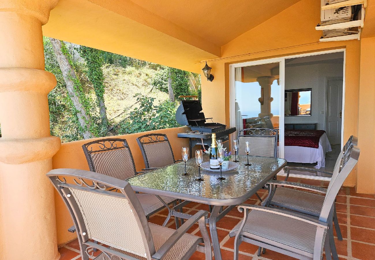 Apartment in Mijas Costa - 3 bedroom penthouse apartment in Calahonda 