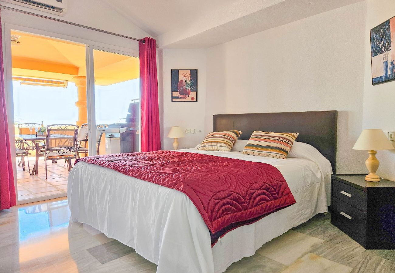 Apartment in Mijas Costa - 3 bedroom penthouse apartment in Calahonda 