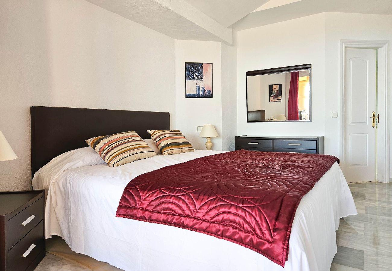 Apartment in Mijas Costa - 3 bedroom penthouse apartment in Calahonda 