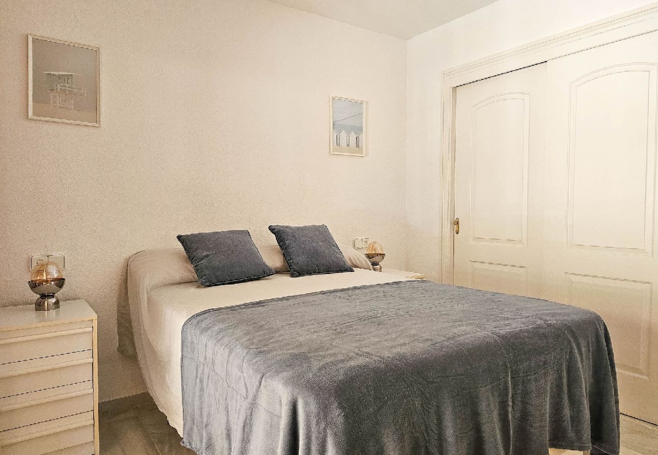 Apartment in Mijas Costa - 3 bedroom penthouse apartment in Calahonda 