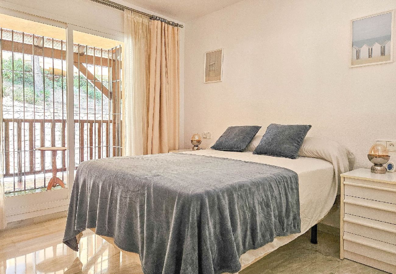 Apartment in Mijas Costa - 3 bedroom penthouse apartment in Calahonda 