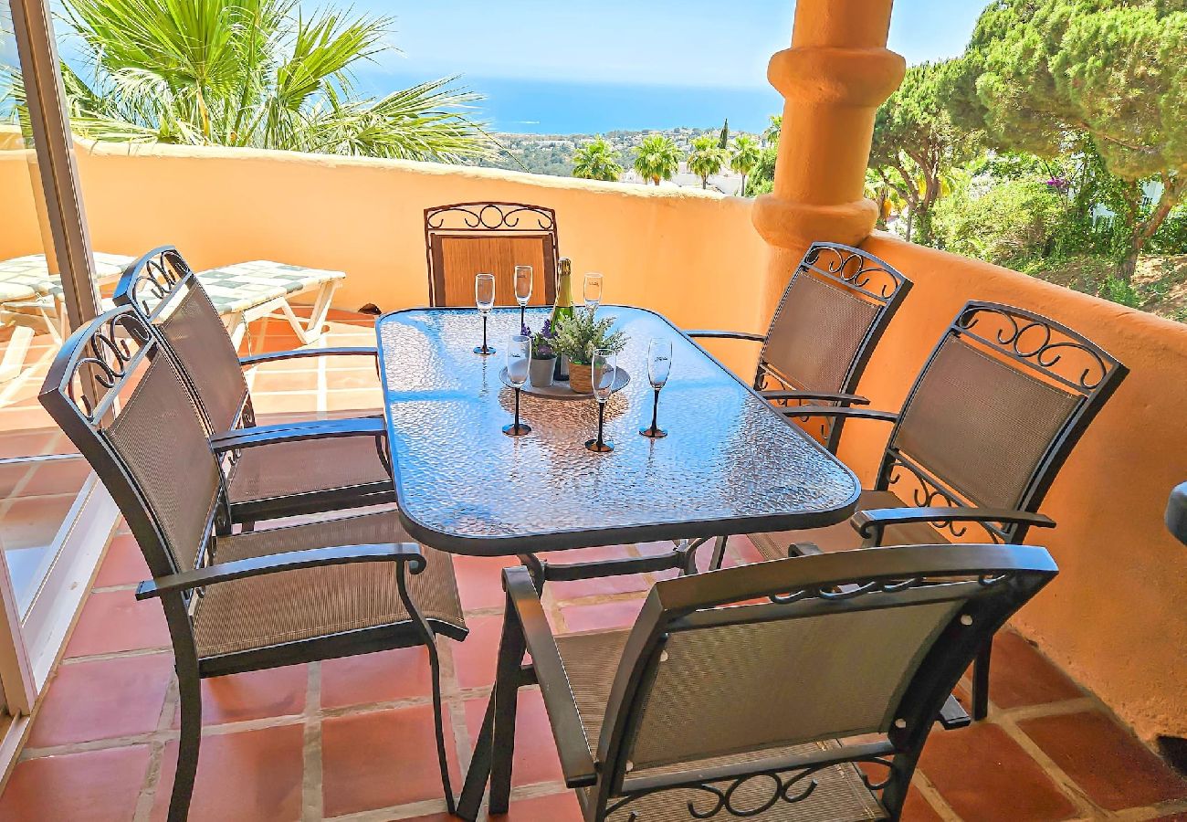Apartment in Mijas Costa - 3 bedroom penthouse apartment in Calahonda 
