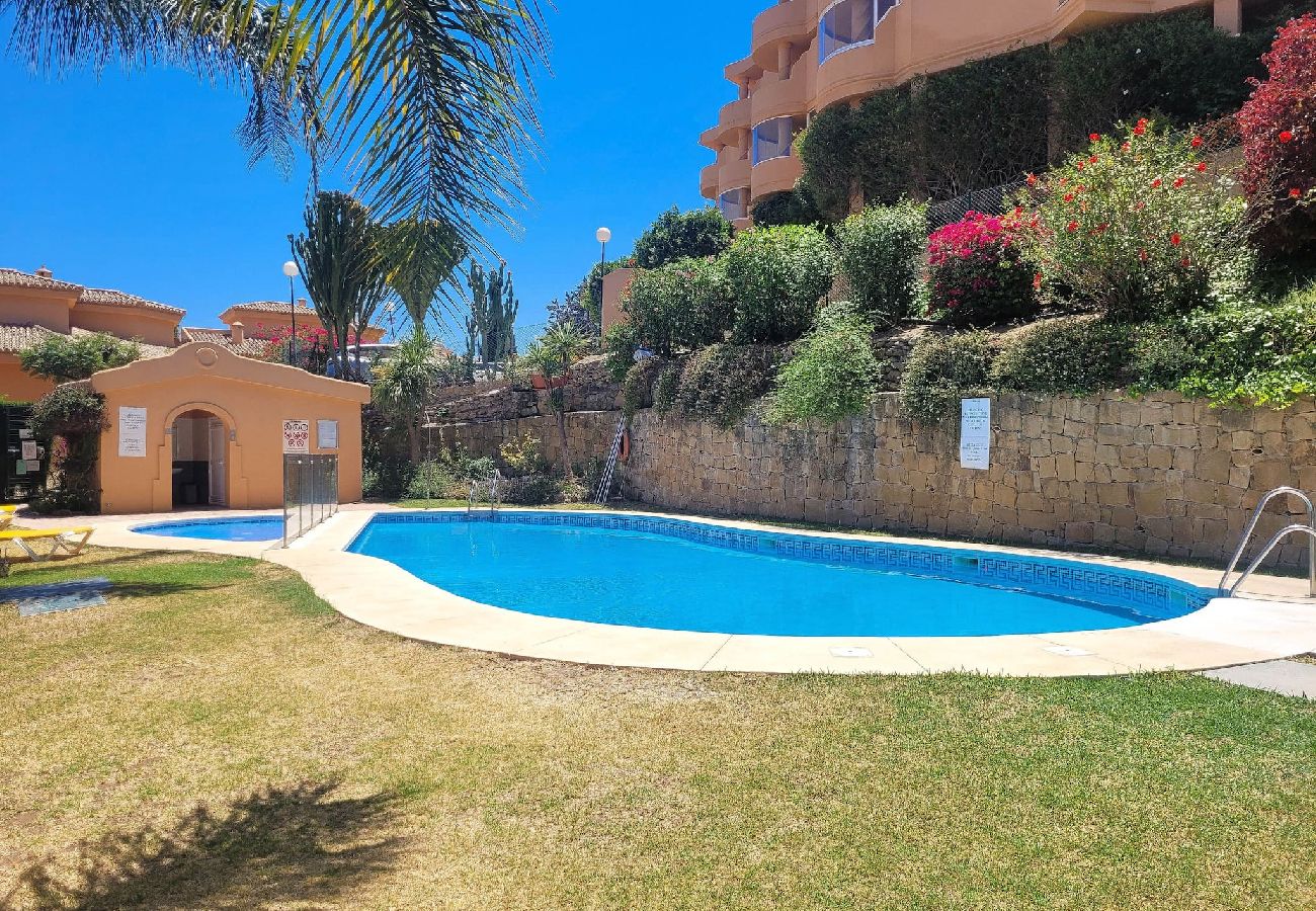 Apartment in Mijas Costa - 3 bedroom penthouse apartment in Calahonda 