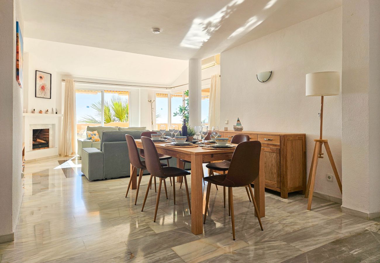 Apartment in Mijas Costa - 3 bedroom penthouse apartment in Calahonda 