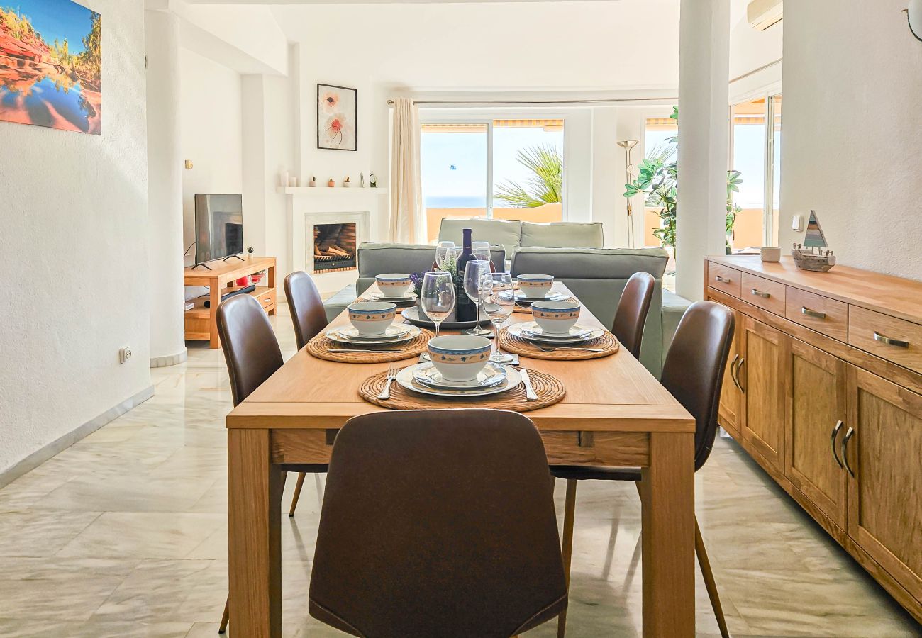 Apartment in Mijas Costa - 3 bedroom penthouse apartment in Calahonda 