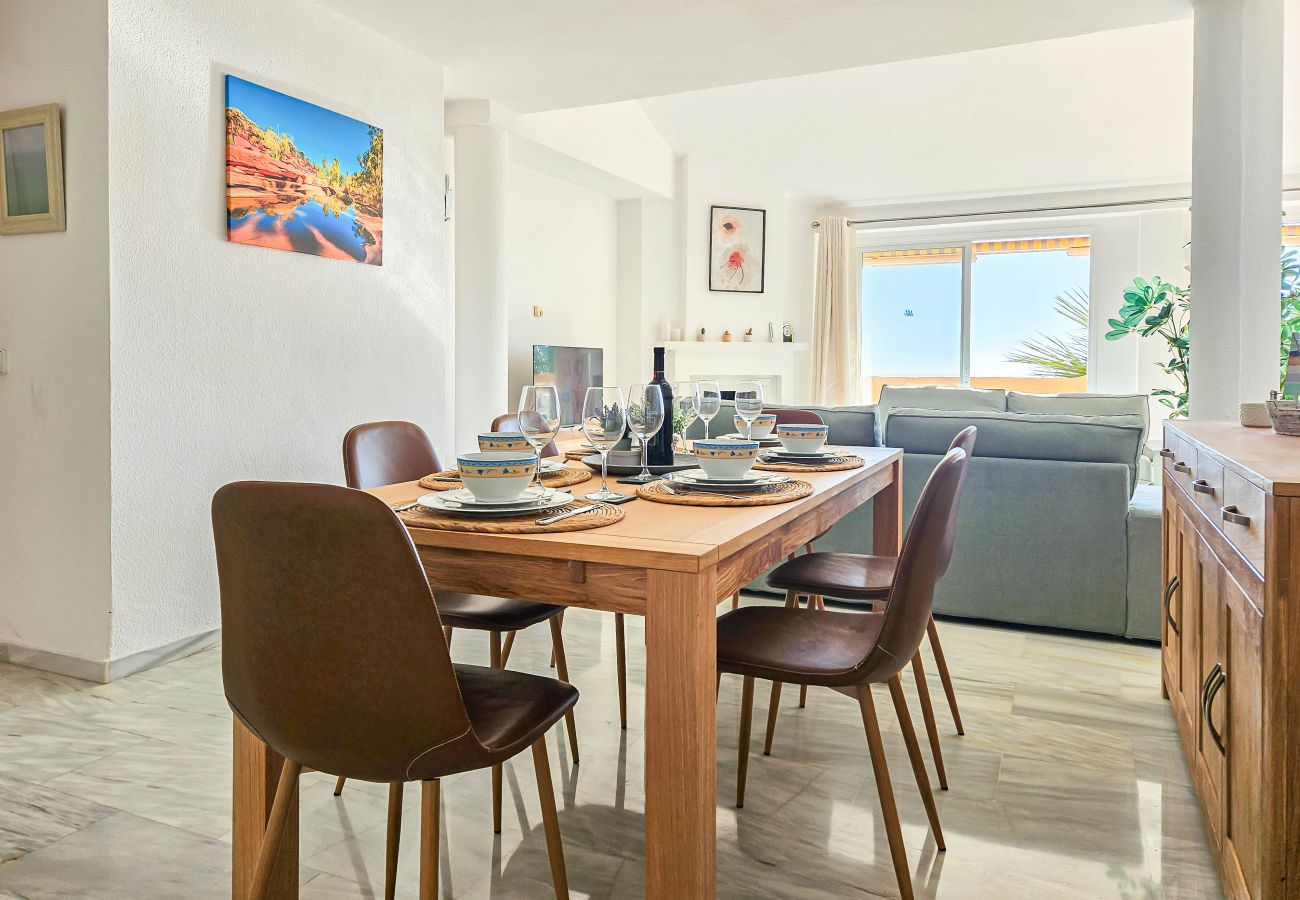Apartment in Mijas Costa - 3 bedroom penthouse apartment in Calahonda 