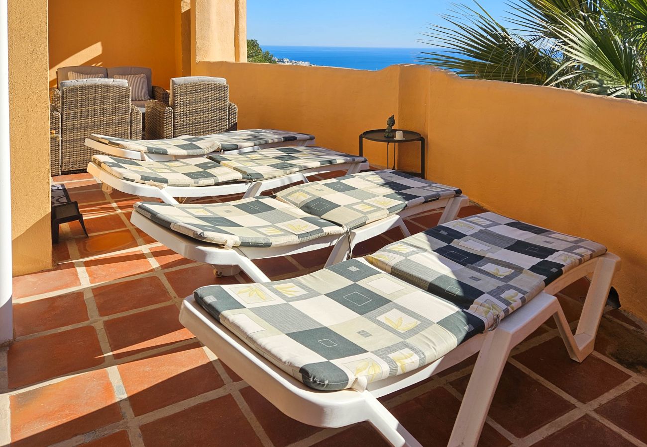 Apartment in Mijas Costa - 3 bedroom penthouse apartment in Calahonda 