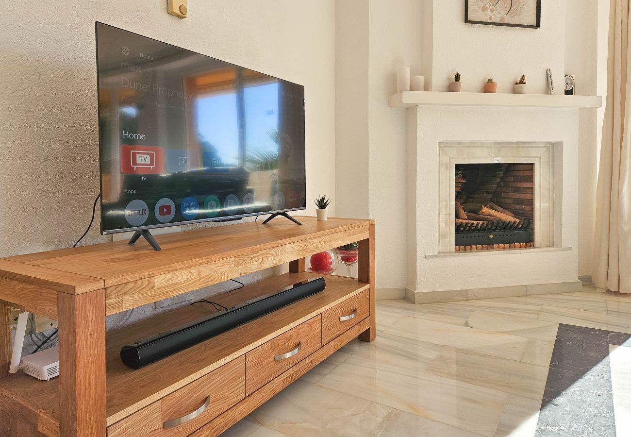 Apartment in Mijas Costa - 3 bedroom penthouse apartment in Calahonda 