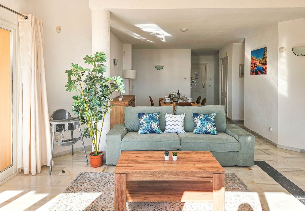Apartment in Mijas Costa - 3 bedroom penthouse apartment in Calahonda 