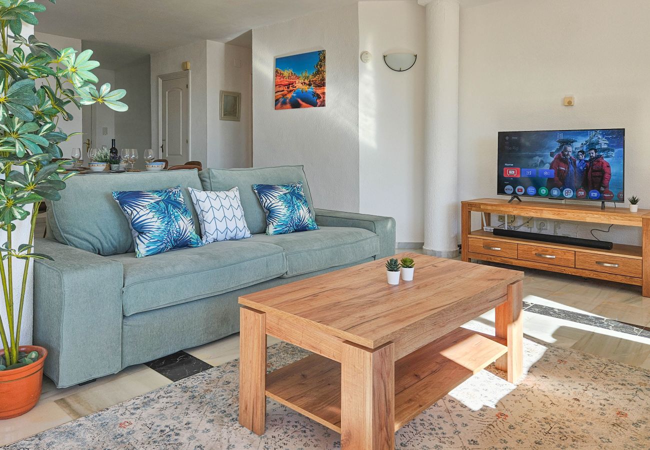 Apartment in Mijas Costa - 3 bedroom penthouse apartment in Calahonda 