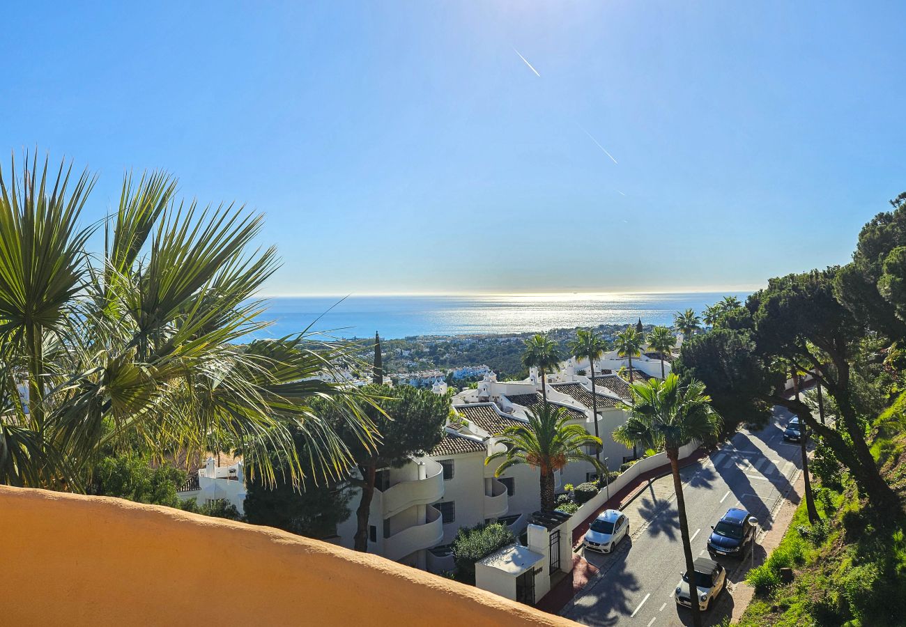 Apartment in Mijas Costa - 3 bedroom penthouse apartment in Calahonda 